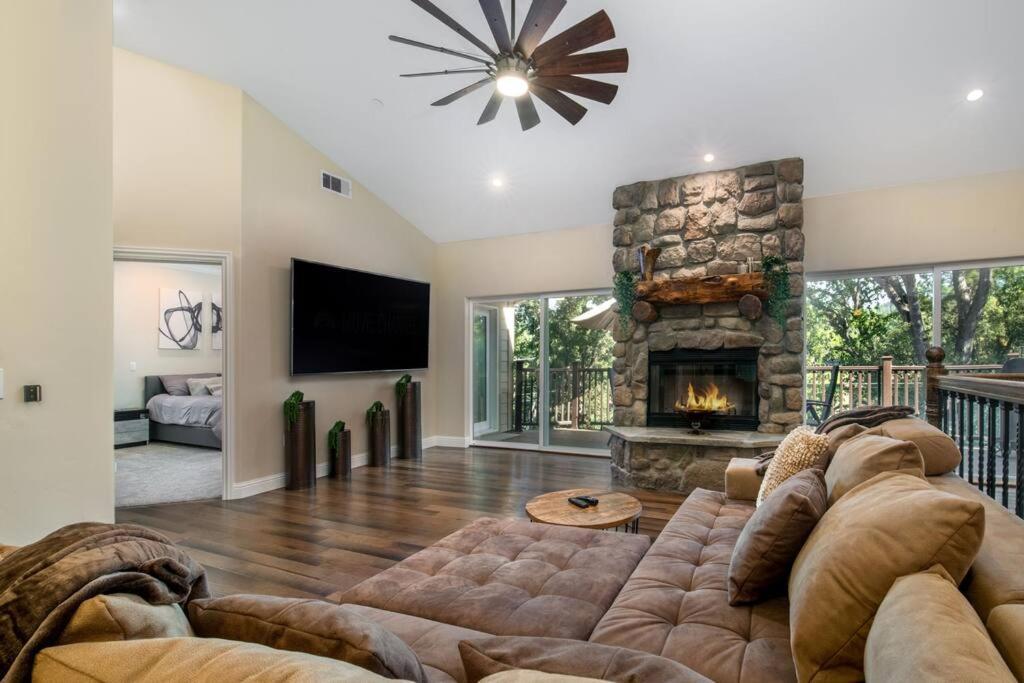 New Luxury Lake House In Pine Mountain Lake Close To Yosemite! Perfect For All Seasons! Great For Retreats, Getaways, Celebrations, And More! โกรฟแลนด์ ภายนอก รูปภาพ
