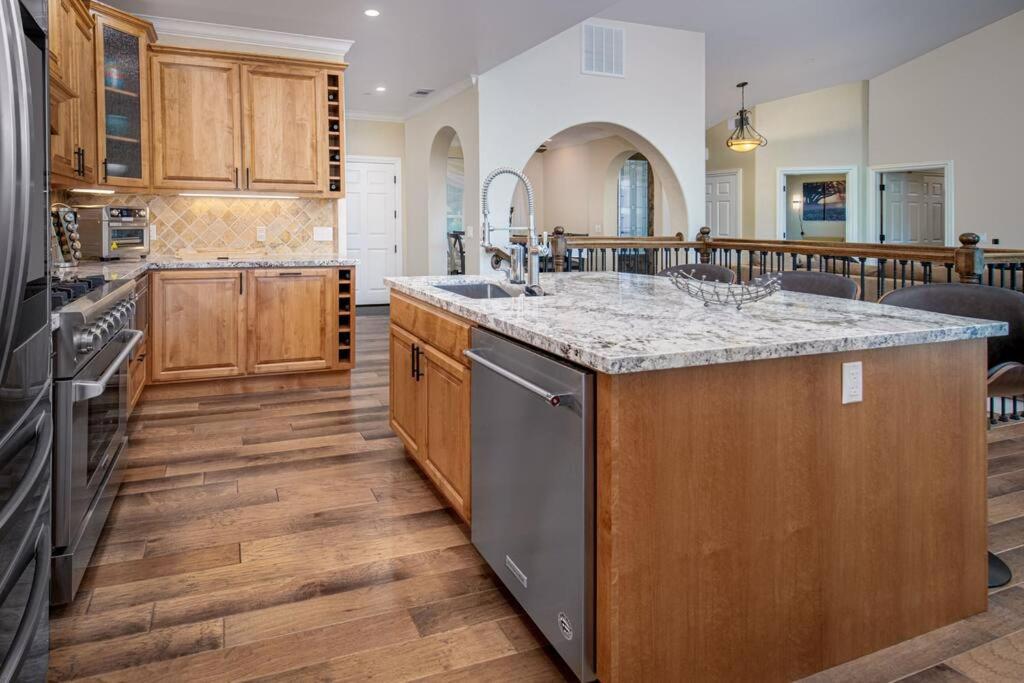 New Luxury Lake House In Pine Mountain Lake Close To Yosemite! Perfect For All Seasons! Great For Retreats, Getaways, Celebrations, And More! โกรฟแลนด์ ภายนอก รูปภาพ