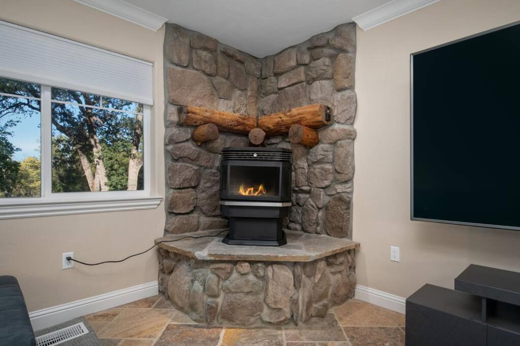 New Luxury Lake House In Pine Mountain Lake Close To Yosemite! Perfect For All Seasons! Great For Retreats, Getaways, Celebrations, And More! โกรฟแลนด์ ภายนอก รูปภาพ